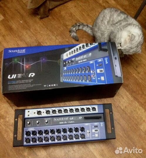 Цифровой микшерный пульт Soundcraft Ui-24R