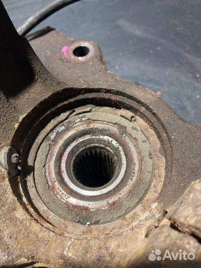 Ступица передняя левая Mitsubishi Airtrek 4G63T