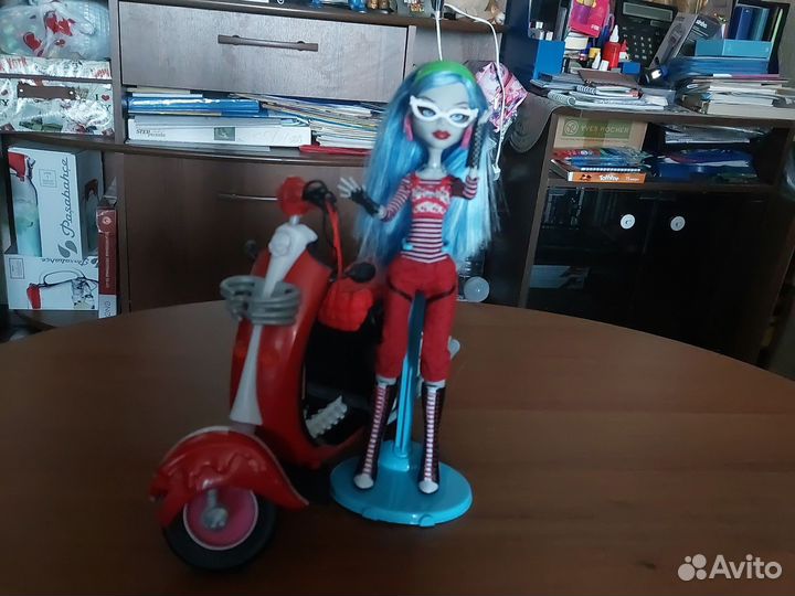 Гулия йелпс монстер хай с мопедом