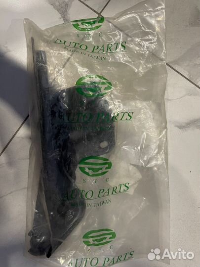 Петля капота левая VAG Jetta 11