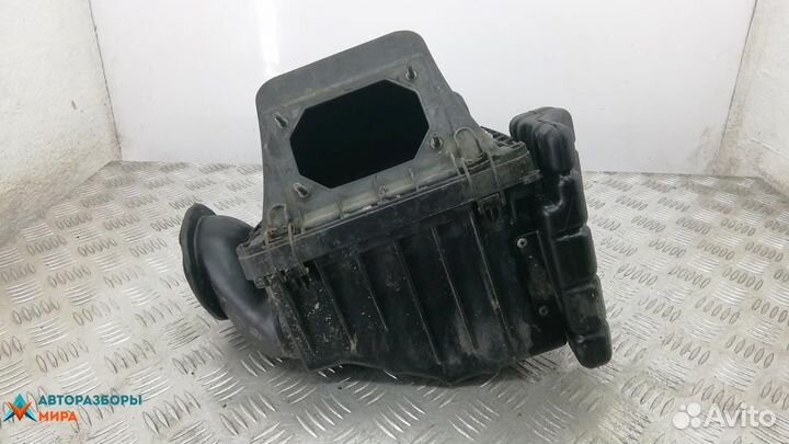 Корпус воздушного фильтра Mitsubishi Pajero