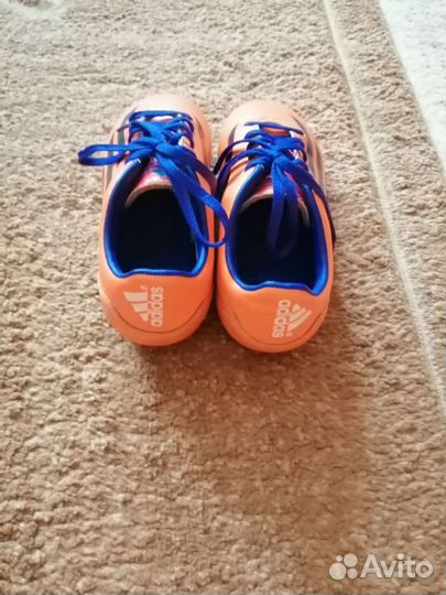 Футбольные бутсы adidas