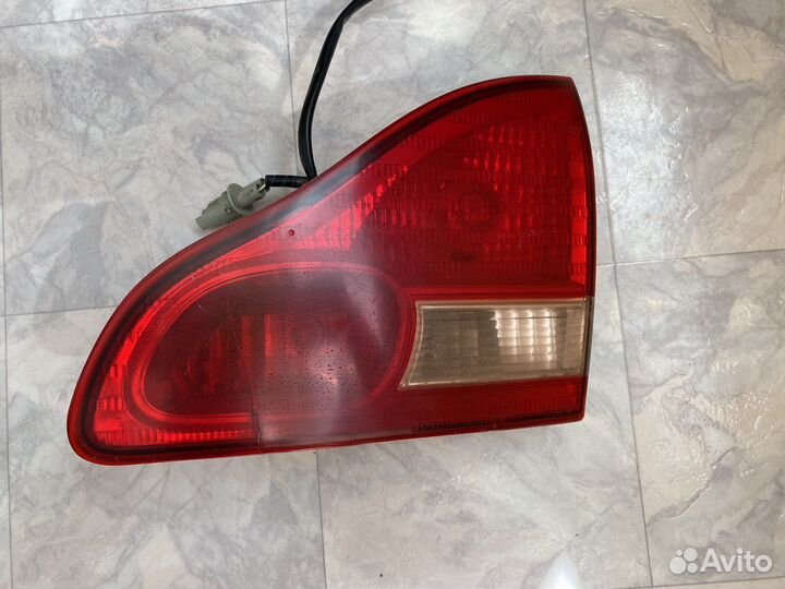 Задний фонарь на дверь toyota ipsum 2001