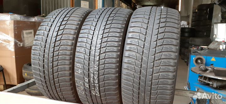 Bridgestone Blizzak LM-001 245/40 R18