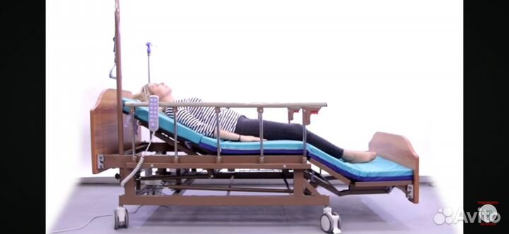 Кровать для лежачих больных с туалетом и пультом
