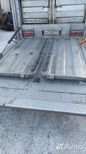 Полуприцеп для перевозки скота Lecitrailer P3S, 2008