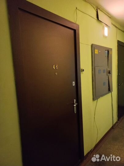 Дверь входная металлическая б/у