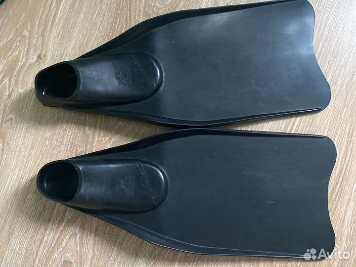 Ласты (23-24; 24,5-25,5; 25-26 см), очки