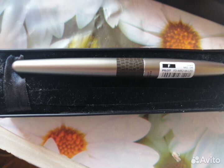 Перьевая ручка pilot