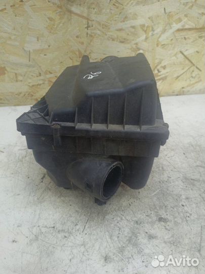 Корпус воздушного фильтра Opel Astra H Z17DTH 2008
