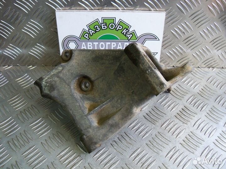 Кронштейн генератора Audi 80 / 90 B3 2.0 PS 1989г