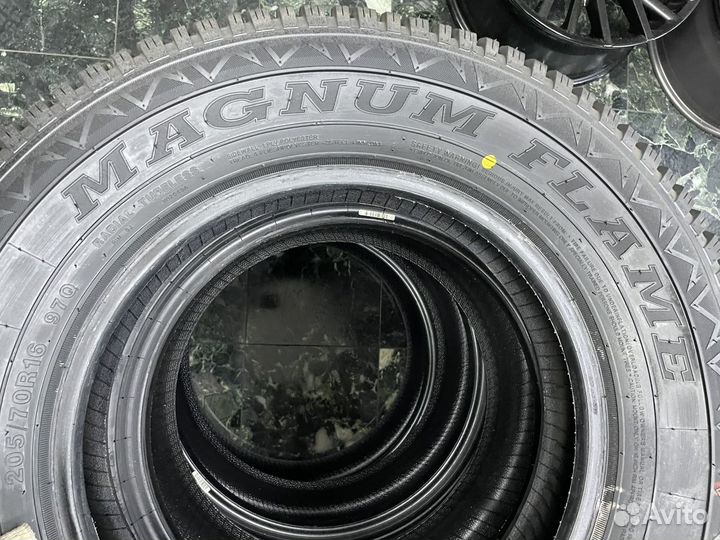 Winrun Magnum Flame WR-16 205/70 R16 97Q