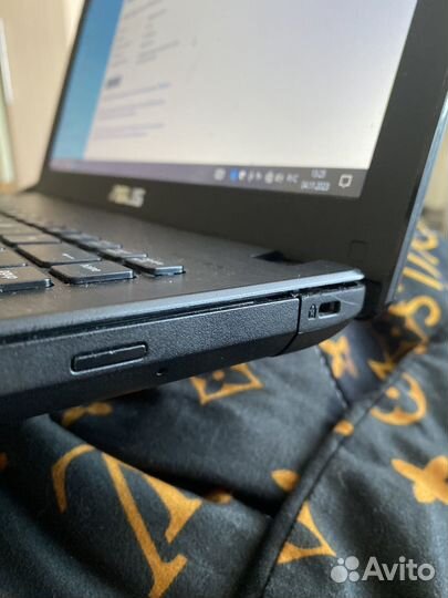 Ноутбук asus