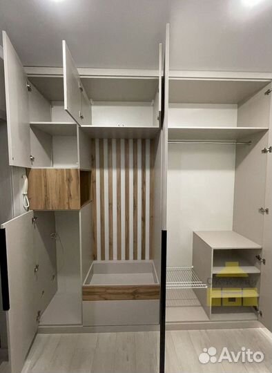 Зеркальный шкаф