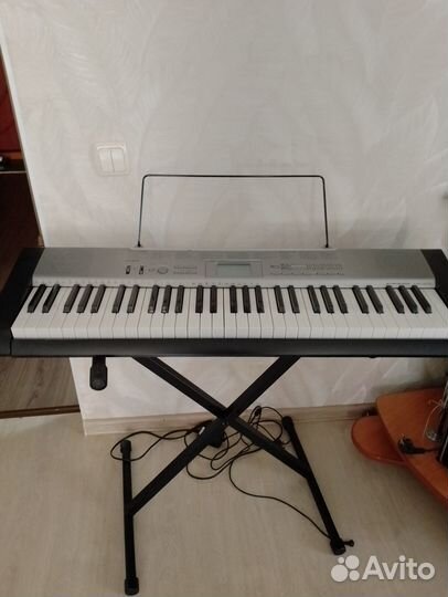 Продам синтезатор