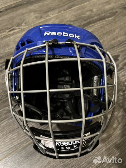 Хоккейный шлем