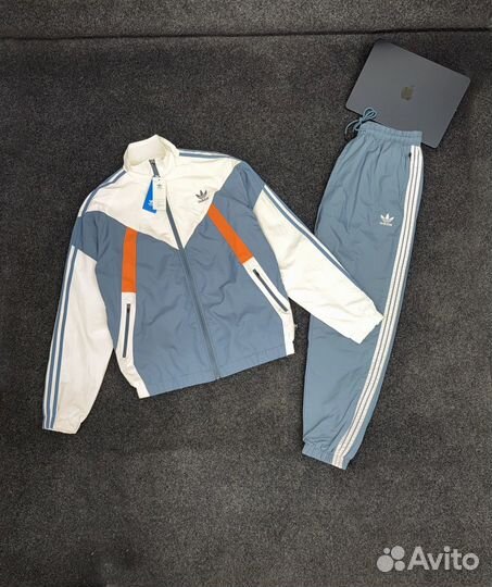 Спортивный костюм adidas