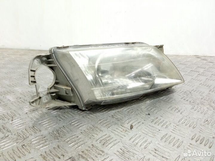 Фара Mazda Premacy (1999-2007)