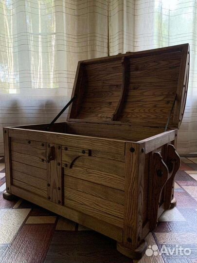 Напольный сундук из натурального дерева