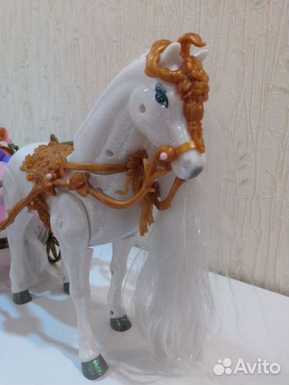 Карета с лошадью