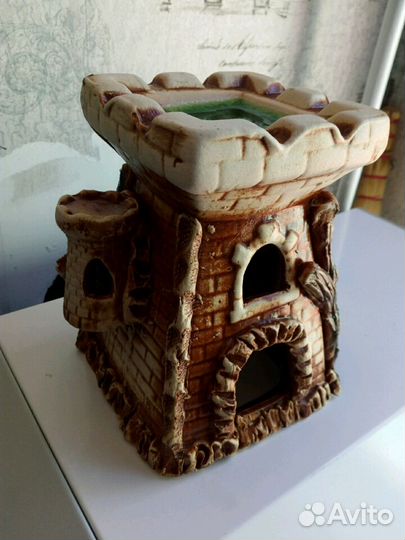 Замок в аквариум