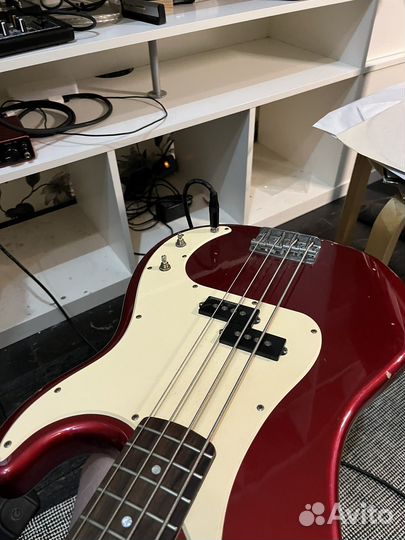 Бас-гитара Fender Squier P-Bass
