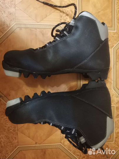 Лыжные ботинки р. 38
