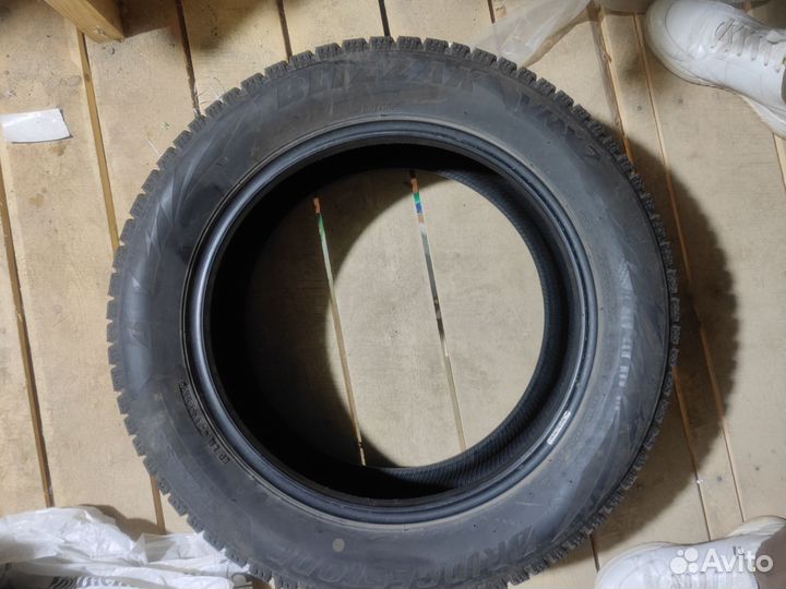 Bridgestone Blizzak VRX2 215/55 R17 94H