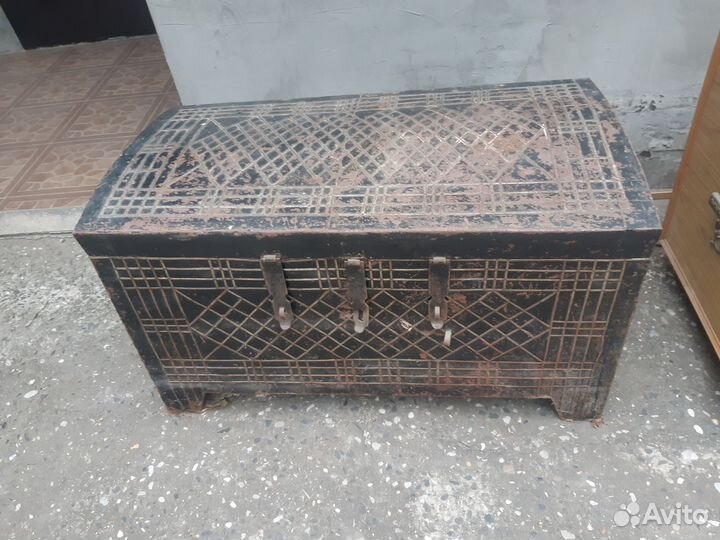 Сундук деревянный старинный