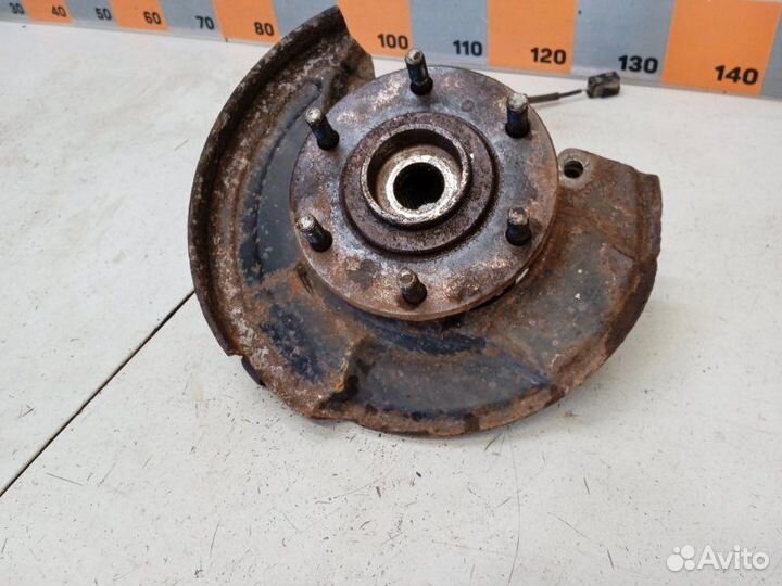 Кулак поворотный передний левый Mitsubishi Pajero