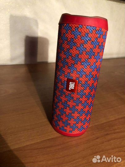 Портативная колонка jbl