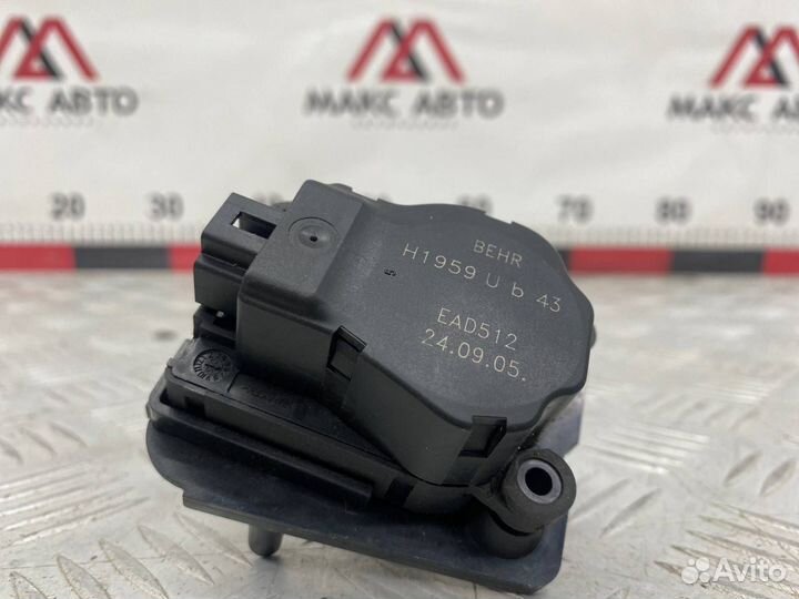 Б/У Сервопривод заслонки печки (моторчик