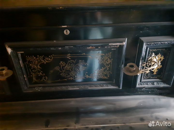 Старинное немецкое пианино (без подсвечников)