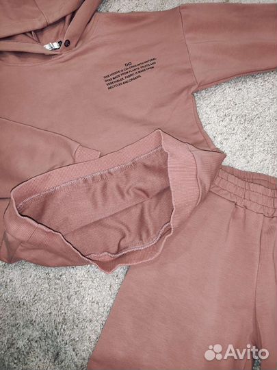 Легкий костюм на девочку 36р на рост 134 см