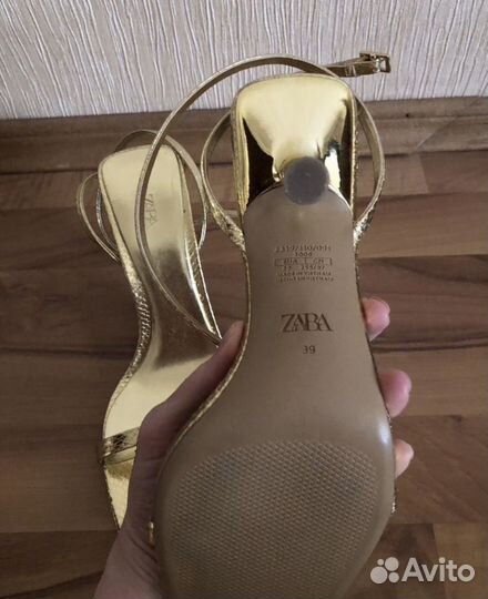 Босоножки золотые блестящие zara 39