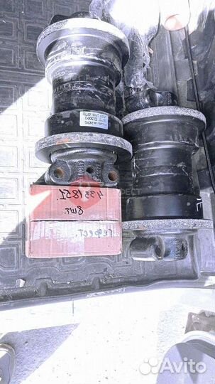 Каток поддерживающий Hitachi ZX250K-5G V9234984V