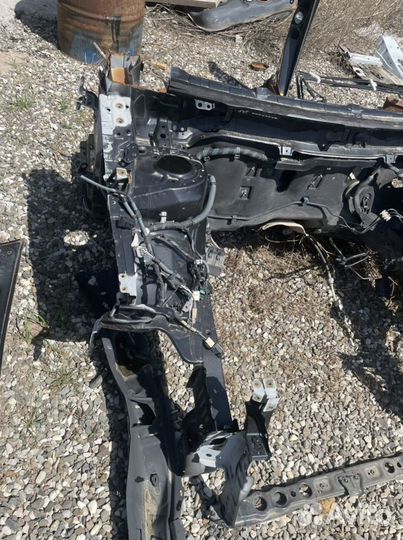 Передняя часть кузова Toyota Corolla E180