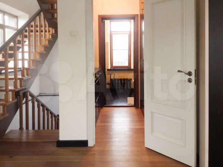 Дом 300 м² на участке 12 сот.