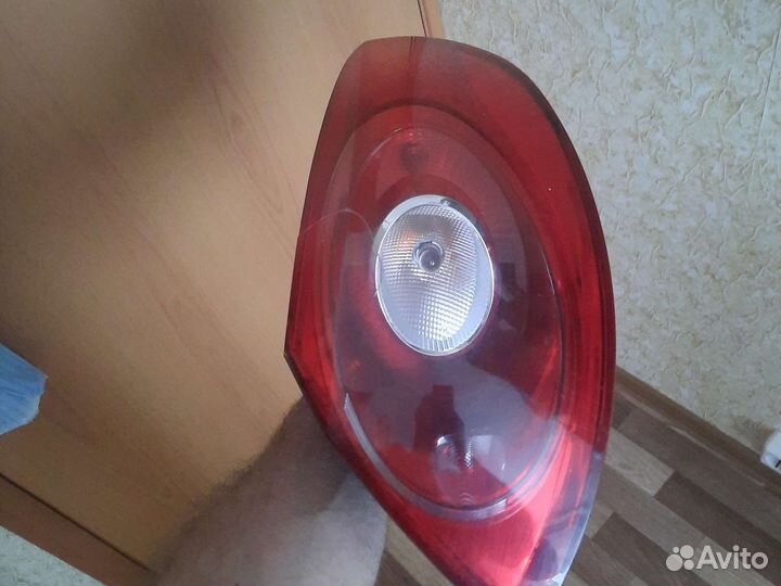 Правый задний фонарь на пассат сс