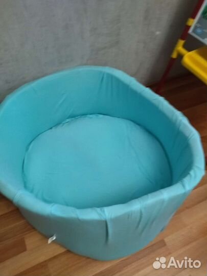 Сухой бассейн с шариками