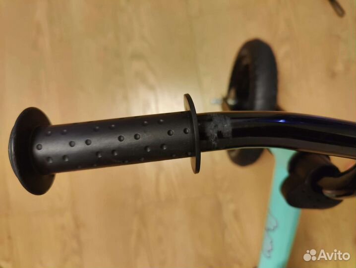 Беговел с тормозом