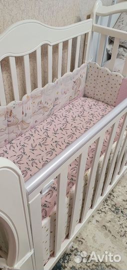 Детская кроватка с маятником