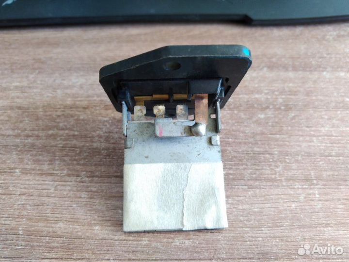 Резистор отопителя печки реостат Kia Rio 3 QB