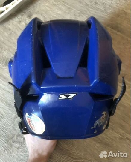 Хоккейный шлем