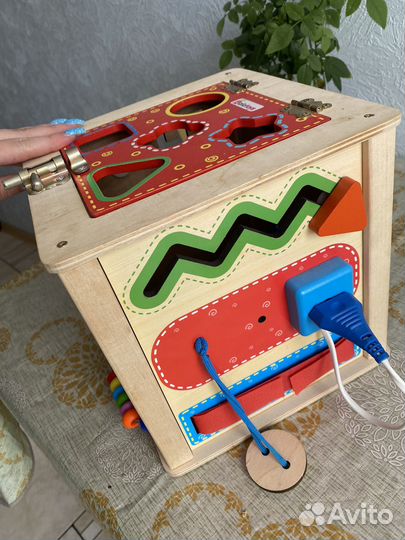 Развивающие игрушки бизиборд