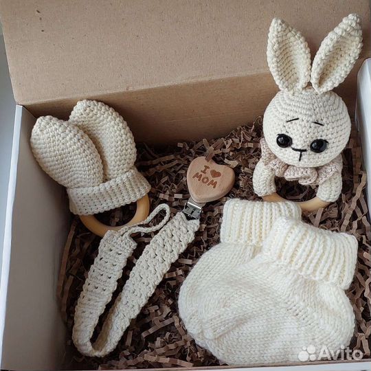 Вязаные подарки для малышей