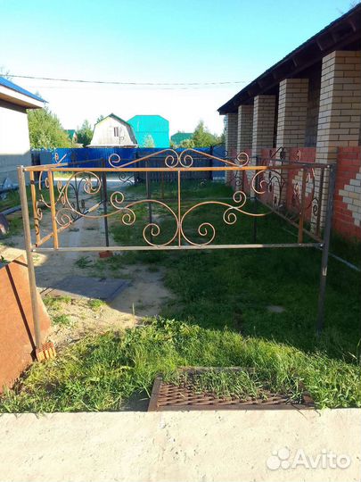 Оградки на кладбище