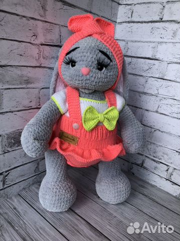 Зайка вязаный (игрушка ручной работы)