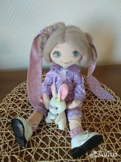 Куколка и зайчик с куличом