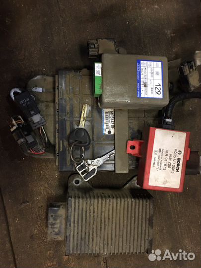 Блок управления двигателем Митсубиси Каризма